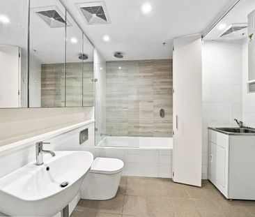 Spacious 2-Bedroom Apartment | Woolworths at Doorstep | 3 Mins to M... - Photo 6