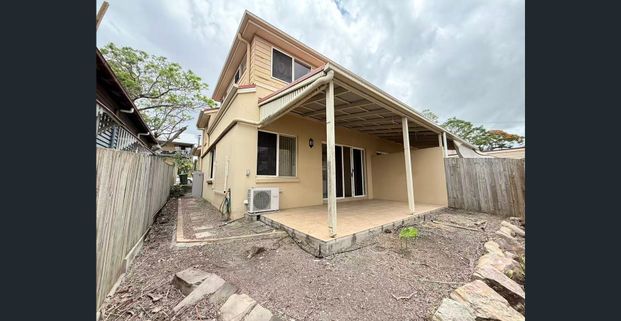 ✨ For Rent – 23 Ponsonby Street, Annerley QLD 4103 Modern 3-Bedroom Home in a Highly Convenient Inner-City Location - Photo 1