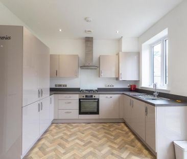 3 bedroom semi-detached house to rent - Photo 5