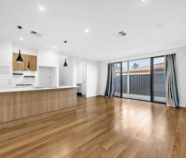 Contemporary three bedroom home in popular locale - Photo 6