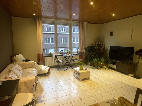 Ruim en goed gelegen appartement met 2 slaapkamers in kleine gebouw - Photo 1