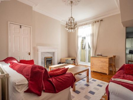 2 bedroom ground floor flat to rent - Photo 2