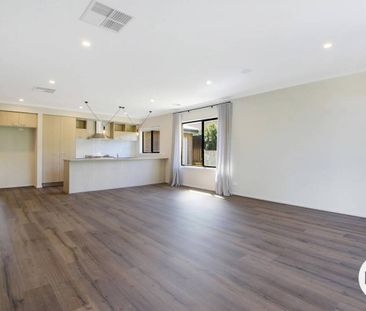 LOVELY FOUR BEDROOM HOME! - Photo 1