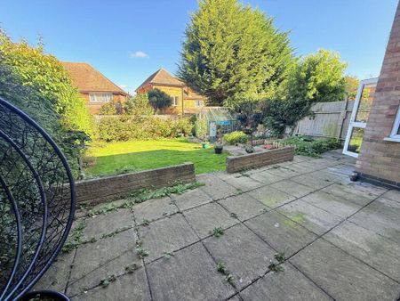 5 bedroom semi-detached house to rent - Photo 3