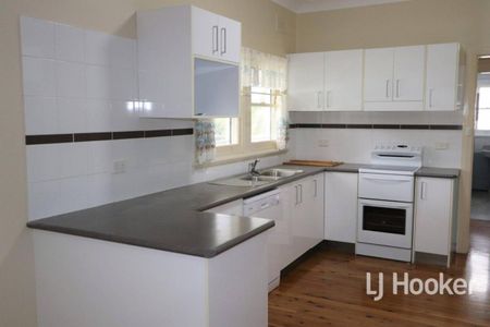 Comfortable 3 bedroom family home - Photo 5