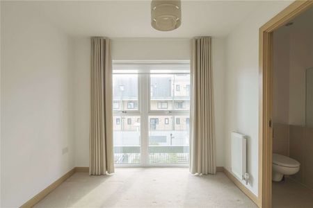 Modern two bedroom, two bathroom duplex apartment - Photo 3