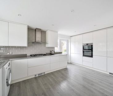 4 bedroom link detached house to rent - Photo 6