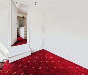 3 bedroom end of terrace house to rent - Photo 4