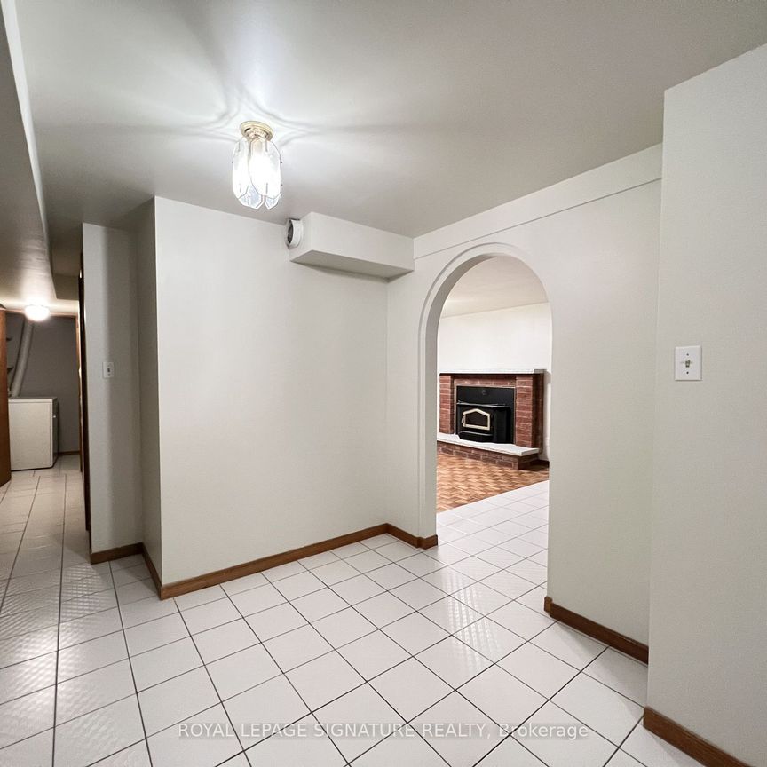 Detached Home For Lease | W8020886 - Photo 1