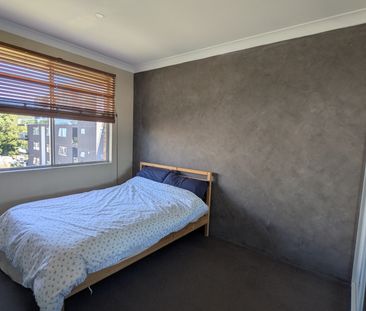 West Gosford - Photo 2