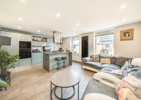 Battersea Church Road, SW11 3NA, London - Photo 2