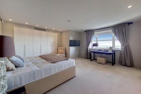 2 bedroom penthouse to rent - Photo 3
