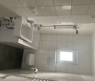 Top renovierte 2,5-Zimmer-Wohnung mit Balkon in ruhiger Lage - Photo 1