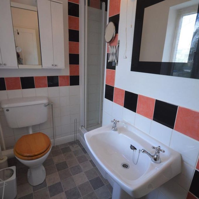4 bedroom end of terrace house to rent - Photo 1