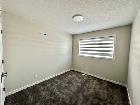 2201 Muckleplum Crescent Upper - Photo 4