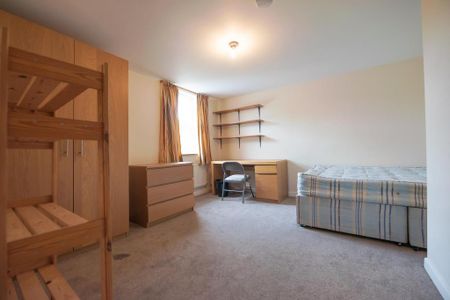 5 bedroom terraced house to rent - Photo 4