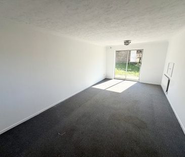 Ivychuch Gardens, Margate - Photo 2