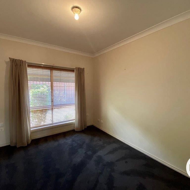 TWO BEDROOM TOWNHOUSE IN SOUGHT AFTER LOCATION! - Photo 1