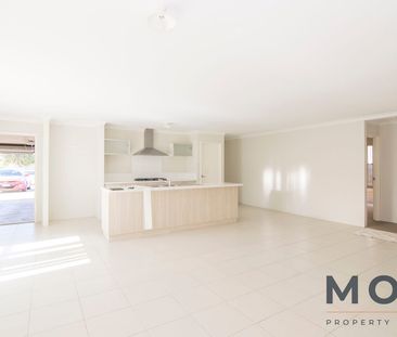 8 Derwent St, Ellenbrook, WA 6069 - Photo 2