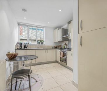 3 bedroom flat to rent - Photo 6