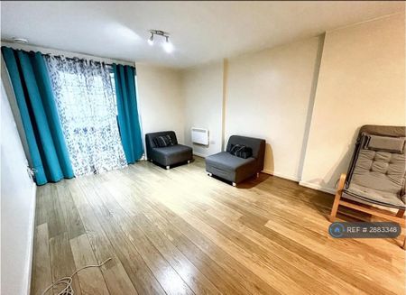 2 bedroom flat to rent - Photo 2