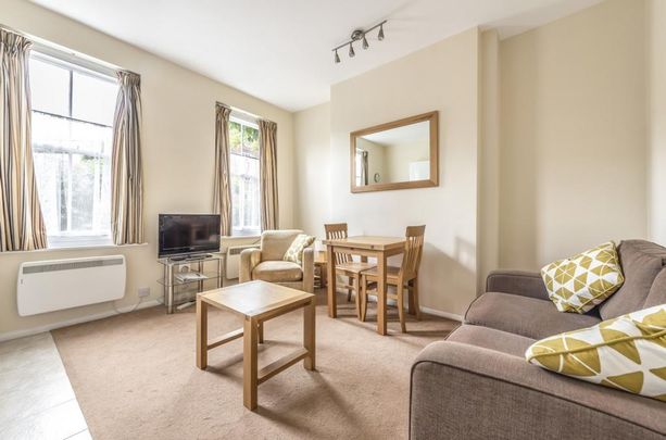 1 bedroom flat to rent - Photo 1