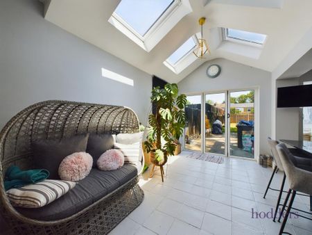 5 bedroom detached house to rent - Photo 3
