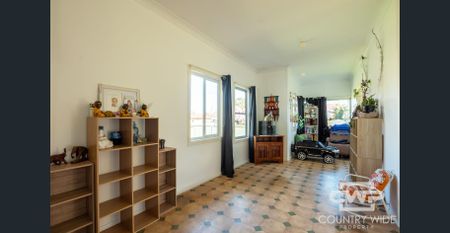 3 Bedroom Home close to Town - Photo 3