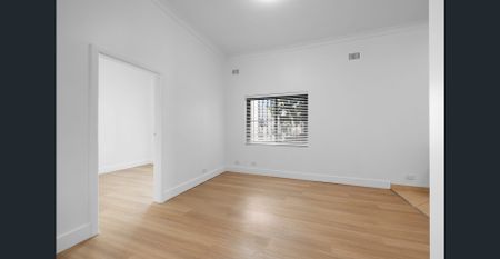 Quiet Two Bedroom Walking Distance to Maroubra Beach - Photo 2