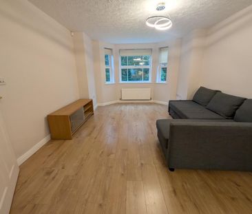 3 bedroom Flat To Let - Photo 1