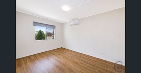 Neat & Tidy home with workshop and side access - Photo 3