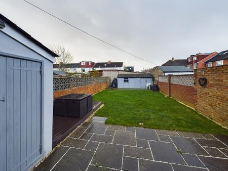 4 bedroom end of terrace house to rent - Photo 4