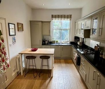 Spacious Double Room close to Battersea Park- Available from Nov 3 - Photo 5
