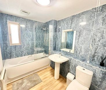 1 bedroom in a flat share to rent - Photo 5