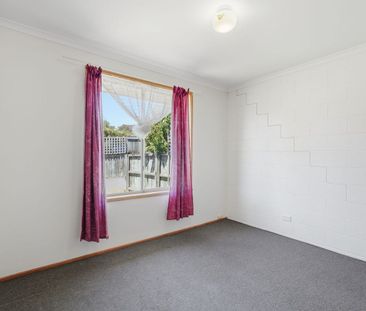 Comfortable 2 Bedroom Unit Available Now - Photo 4