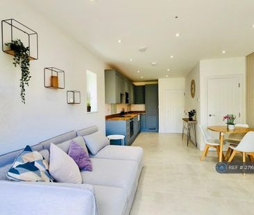 3 bedroom semi-detached house to rent - Photo 2