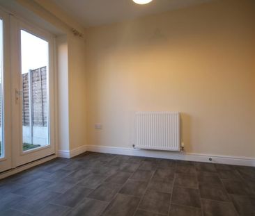 3 bedroom semi-detached house to rent - Photo 6