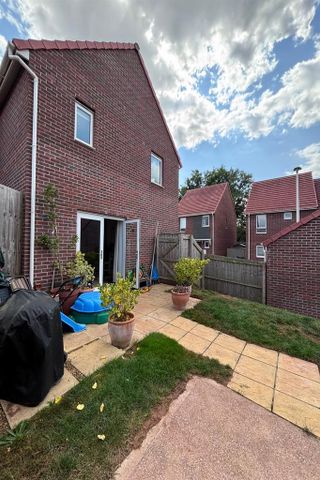 3 bedroom semi-detached house to rent - Photo 4