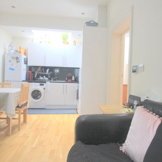 Flat 4 Laitwood Road Balham - Photo 1