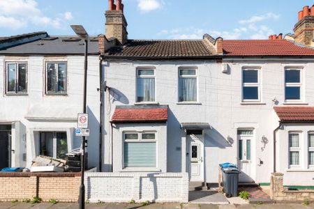 3 bedroom terraced house to rent - Photo 2