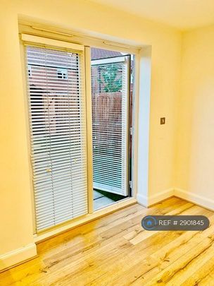 3 bedroom detached house to rent - Photo 1