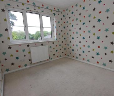 3 bedroom end of terrace house to rent - Photo 2