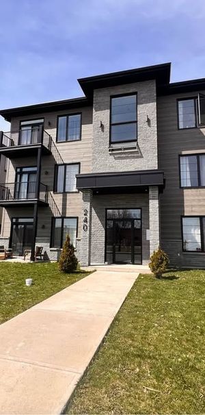 Grand 4 ½ à Louer à Farnham, 2 Stat - Photo 1