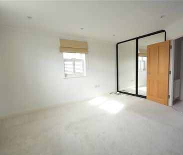 Manor Green Road, Epsom, Surrey, KT19 8RA - Photo 2