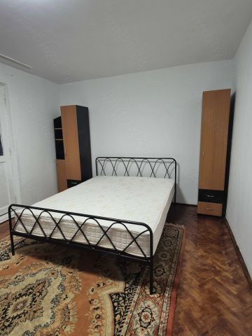 Proprietar inchiriez apartament 1 camera decomandat la parter in Calea Girocului langa piata - Photo 2
