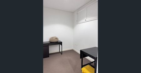 Stylish 1-Bedroom Apartment with Parking | Close to Train, Ferry & Shops - Photo 4