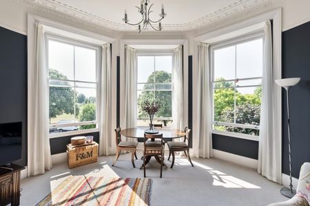 2 Bed Flat - Photo 3