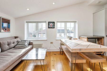 2 Bed Flat, Finsbury Road, N22 - Photo 2