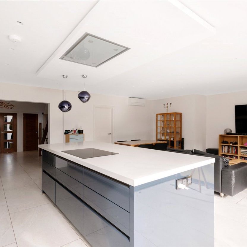 Mowbray Road, HA8, London - Photo 1