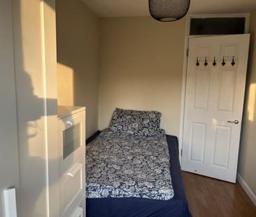 Bright, Cozy Room in South Norwood to rent - Photo 2